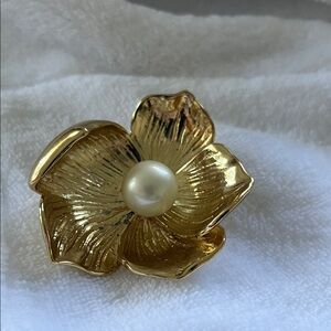 Ann Taylor Gold Floral Pearl Brooch